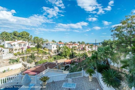 Magnífica villa situada en una urbanización tranquila en la Nucía - ALICANTE