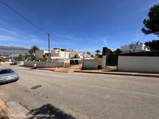 Una Parcela de 1100m a poca distancia del centro de Albir - ALICANTE