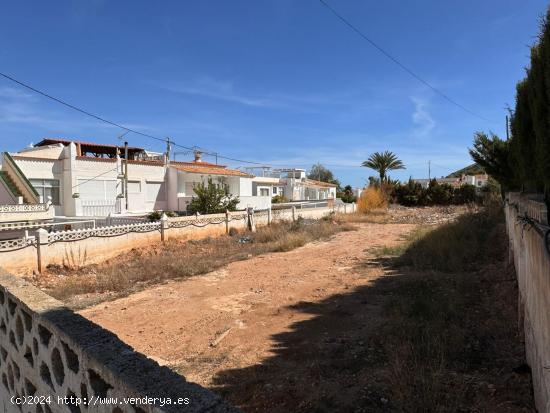 Una Parcela de 1100m a poca distancia del centro de Albir - ALICANTE