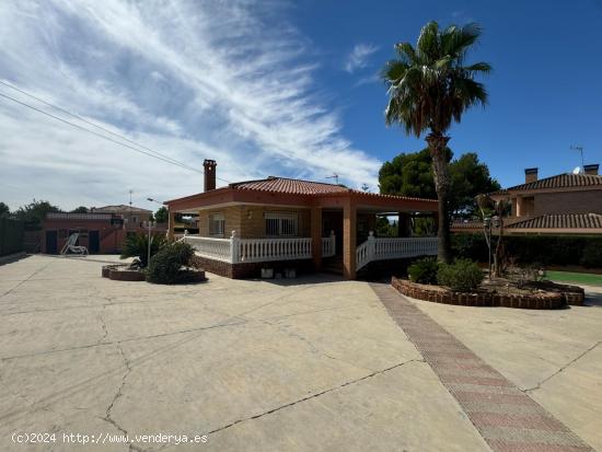 ESTUPENDO CHALET EN ALQUILER EN URBANIZACIÓN CONSOLIDADA - VALENCIA