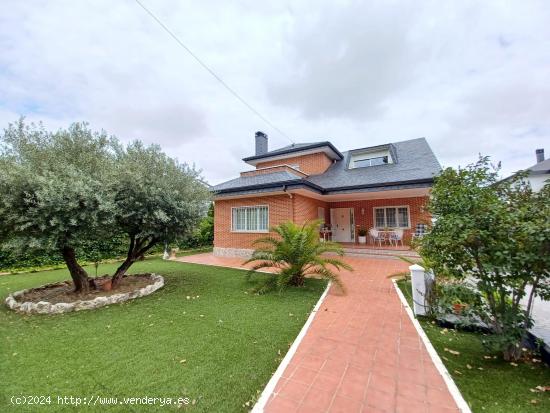 Gran Chalet Independiente en la Urbanización El Robledal - MADRID