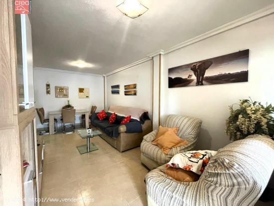 SE ALQUILA DUPLEX DE 4 DORMITORIOS Y 2 BAÑOS y 650 METROS DE LA PLAYA EN LOS ALCAZARES - MURCIA