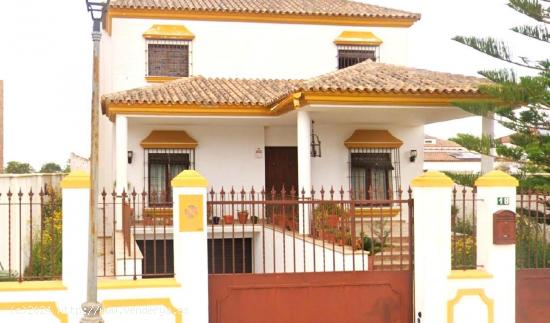 *CHALET 2006*PISCINA*SOTANO*500 M2*SIN GASTOS INMOBILIARIA*BUEN ESTADO* - SEVILLA