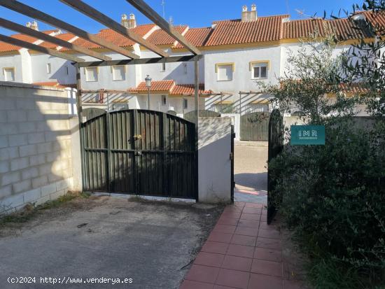 Casa 3D en venta en Carrión de los Céspedes - SEVILLA