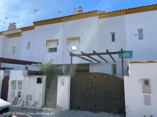 Casa 3D en venta en Carrión de los Céspedes - SEVILLA