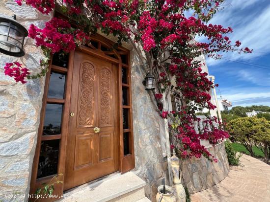  Casa de sus sueños en Los Balcones - ALICANTE 