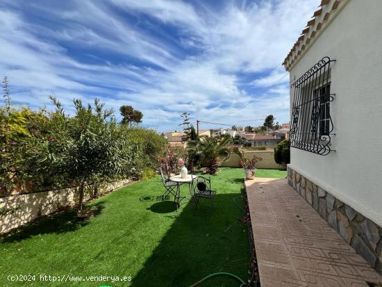 Casa de sus sueños en Los Balcones - ALICANTE