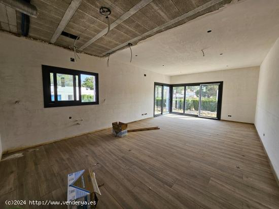 Chalet de obra nueva en desarrollo de construcción, a 500 metros de la playa - TARRAGONA