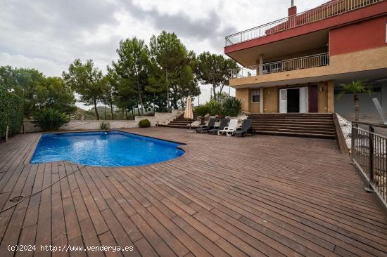 INCREIBLE CHALET EN LA URBANIZACIÓN DE TORREGUIL - MURCIA