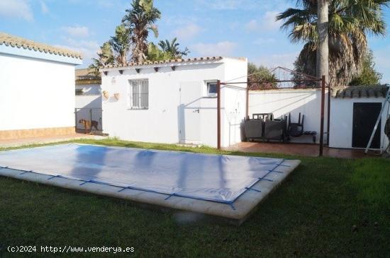  Chalet URBANO de 5 dormitorios y piscina en Los Gallos - CADIZ 