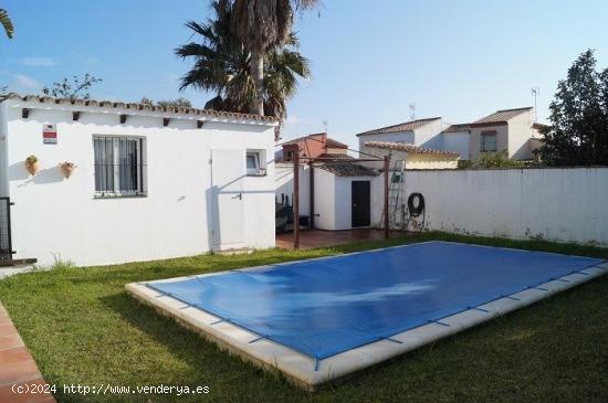 Chalet URBANO de 5 dormitorios y piscina en Los Gallos - CADIZ