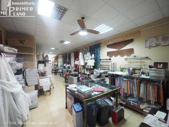 *Espectacular local comercial en la zona centro, con 205 m2, baño con acceso de minusválido y pati