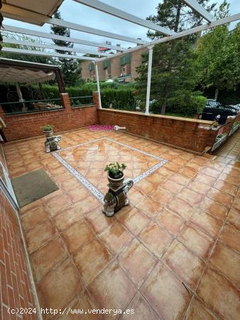 CHALET ADOSADO EN LAS ROZAS CON  4 DORMITORIOS, GARAJE PARA TRES COCHES Y PATIO DE 60 M2!!! - MADRID