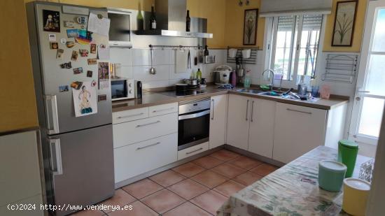  SE VENDE CHALET - PAREADO EN SAN FERNANDO , ZONA JARDIN BOTANICO - CADIZ 