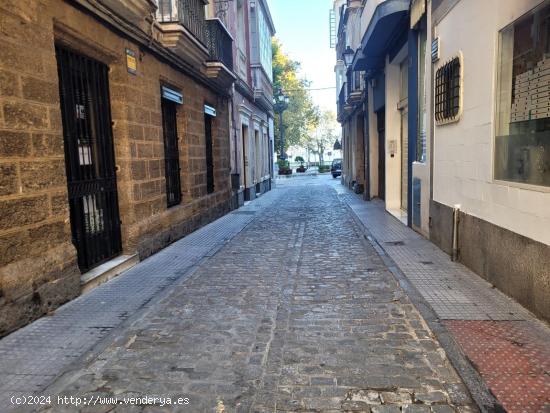 ZONA ALAMEDA - CÁDIZ- !! VIVIENDA TOTALMENTE REFORMADA CON ASCENSOR !! - CADIZ