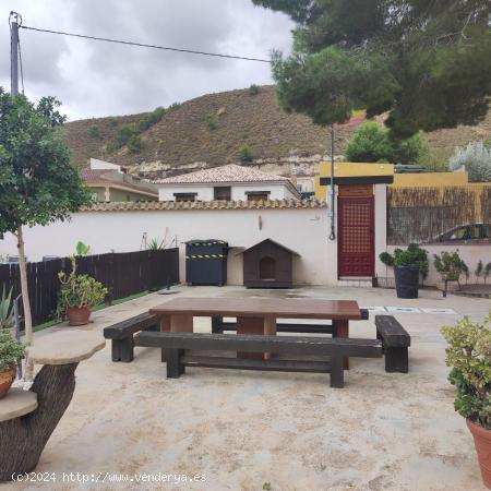 CHALET CON PARDELA 1800 METROS - MURCIA