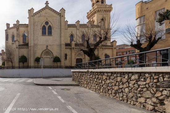 CÉNTRICO PISO EN LAS GABIAS DE TRES DORMITORIOS - GRANADA