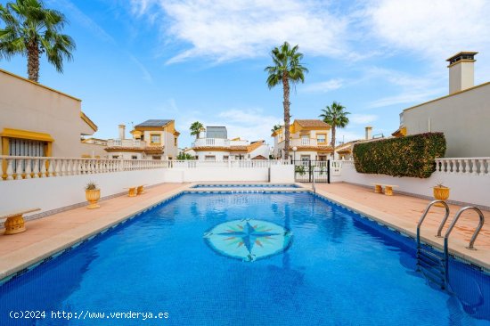  Chalet en venta en Guardamar del Segura (Alicante) 