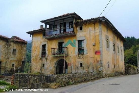 Se vende casa de pueblo con terreno - CANTABRIA