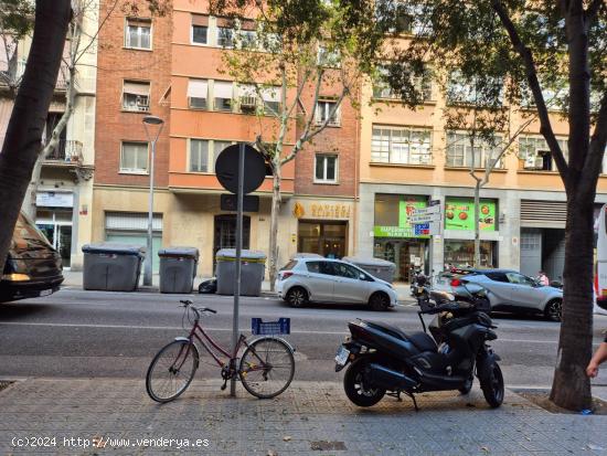  Piso en calle Lepant con inquilino - BARCELONA 