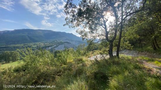 Parcela con edificación para reconstruir y zona para jardín y huerto - HUESCA