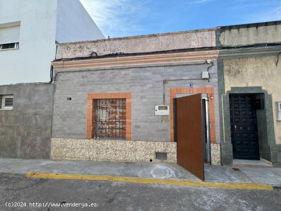  CASABANCO  VENDE CASA  DE TRES DORMITORIOS EN BADAJOZ. - BADAJOZ 