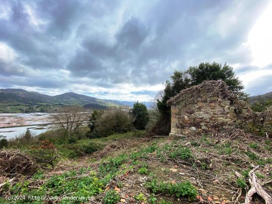 EXCLUSIVA PROPIEDAD CON VISTAS A LA RIA Y 70 HECTAREAS DE TERRENO - ASTURIAS