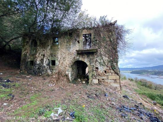 EXCLUSIVA PROPIEDAD CON VISTAS A LA RIA Y 70 HECTAREAS DE TERRENO - ASTURIAS