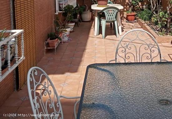  CASA DE PLANTA BAJA Y PRIMERA EN PETRER  CON PATIOS Y TERRAZAS - ALICANTE 