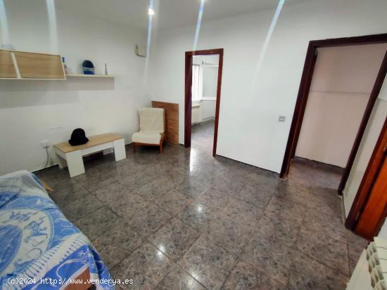 CASA A 4 VIENTOS EN VENTA CON PISCINA Y GARAJE - BARCELONA