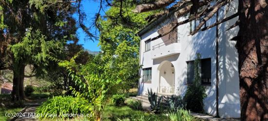 CASA-CHALÉ CON TERRENO EN EL CORAZÓN DE MOREDA (ALLER) ASTURIAS - ASTURIAS