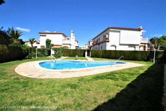 Unifamiliar adosada en venta  en Mont-roig del Camp - Tarragona