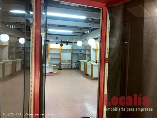 Local comercial-almacén en Torrelavega, Cantabria