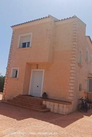 SE VENDE CHALET DE 4 DORMITORIOS EN LA NUCIA BARRANCO HONDO - ALICANTE