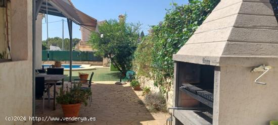 SE VENDE CHALET DE 4 DORMITORIOS EN LA NUCIA BARRANCO HONDO - ALICANTE