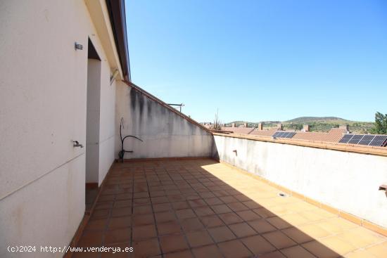 Adosado en la zona del Prado con zonas comunes como piscina y pista de pádel! - BADAJOZ