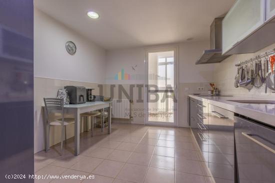 ESTUPENDO PISO A LA VENTA EN LA PILARA - BADAJOZ