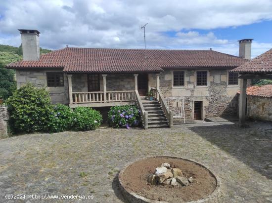 CASA DE PIEDRA CON FINCA EN LALIN - PONTEVEDRA