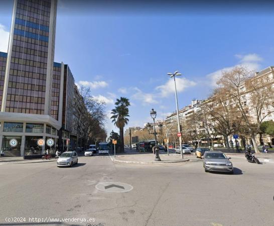 SE ALQUILAN DOS PLANTAS DE OFICINAS EN AV. DIAGONAL (PRÓXIMAS A PLAZA FRANCESC MACIÁ). - BARCELONA