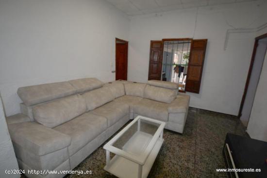  ¡¡¡GRAN BAJADA DE PRECIO!!! Casa a escasos minutos de Orihuela con gran patio trasero abierto - A 