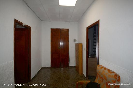 ¡¡¡GRAN BAJADA DE PRECIO!!! Casa a escasos minutos de Orihuela con gran patio trasero abierto - A