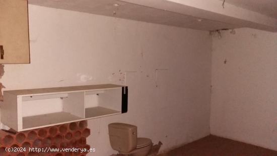 VENDO CASA PARA REHABILITAR EN PLAZA ALMEHORA - ZARAGOZA