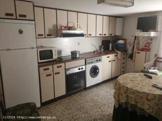 SE VENDE CASA Y FINCAS EN NOVALLAS - ZARAGOZA