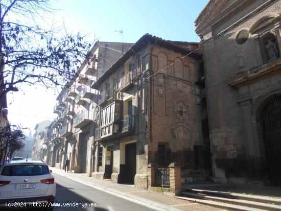 Se vende casa palaciega en el entorno de la catedral - ZARAGOZA