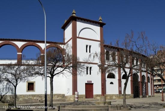  Se traspasa tienda de Ropa, en Calle Campo, centro de Soria - SORIA 