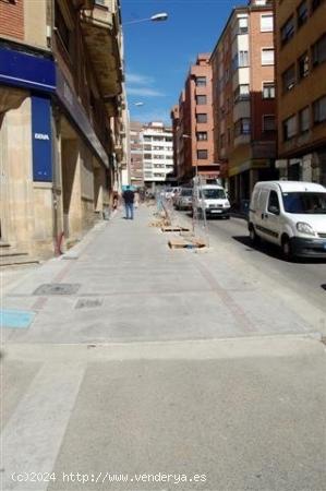 Se traspasa tienda de Ropa, en Calle Campo, centro de Soria - SORIA