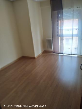 SE VENDE PISO CON PLAZA DE GARAJE EN CINCO VILLAS - ZARAGOZA