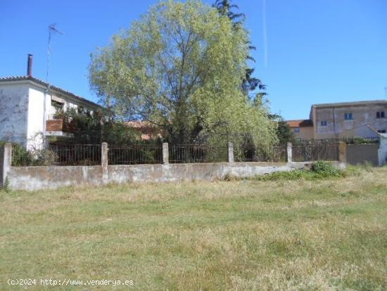 Vendo Casa independiente con terreno en Dévanos - SORIA