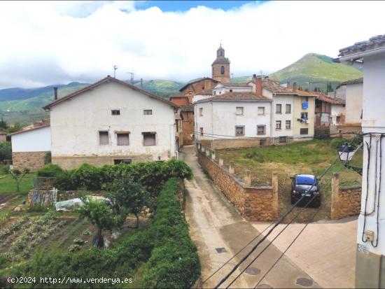  VENTA CASA DE 4 HABITACIONES TERRAZA CHIMENEA EN NESTARES (LA RIOJA) - LA RIOJA 