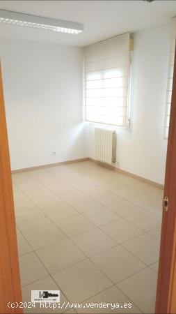 Venta de piso de 3 habitaciones en Logroño centro, preparado como negocio, con garaje. - LA RIOJA